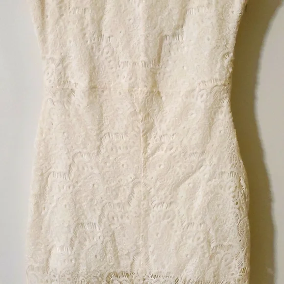 #024  Off white fitted lace dress - Picture 5 of 10